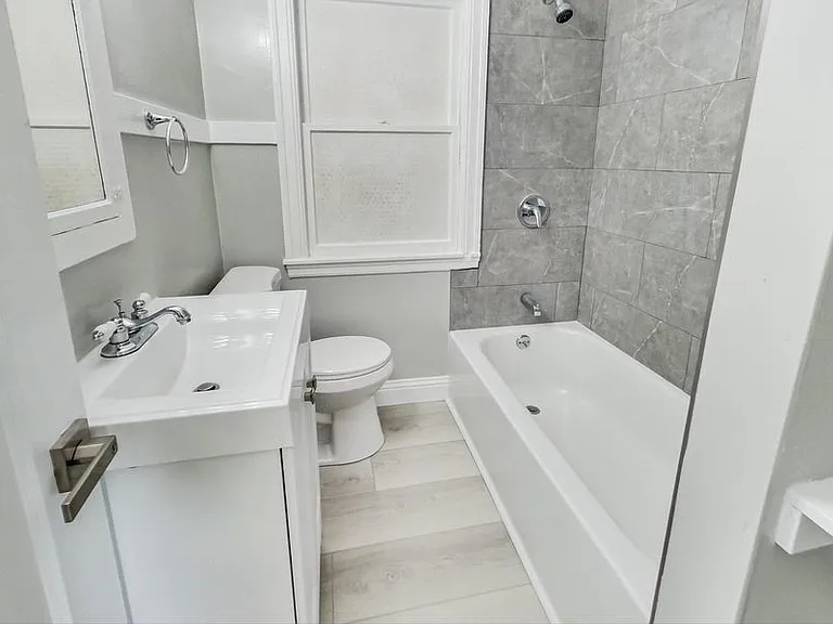 1824 Linden St #8 — Photo 10
