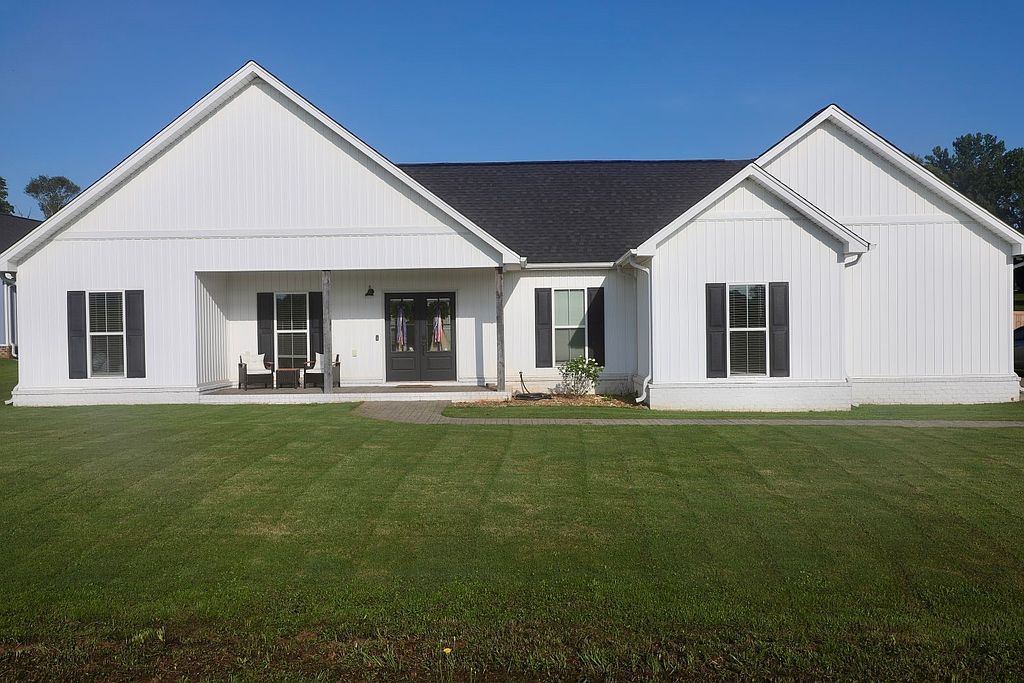 110 Skyview Cir - Property Image