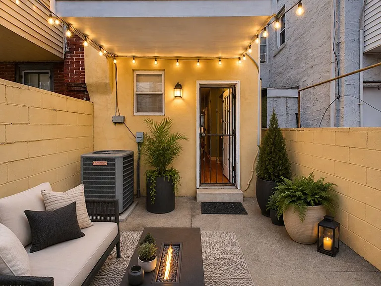 2437 S Darien St — Photo 5