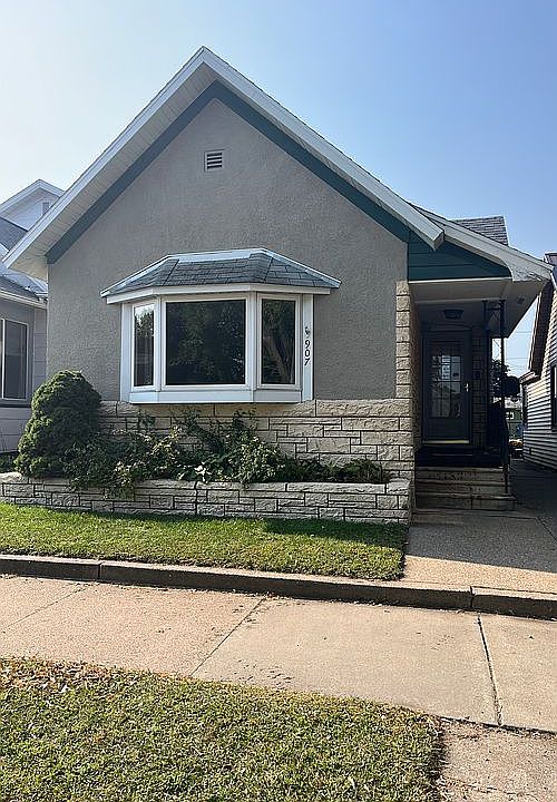 1st image of 907 E Wabasha St