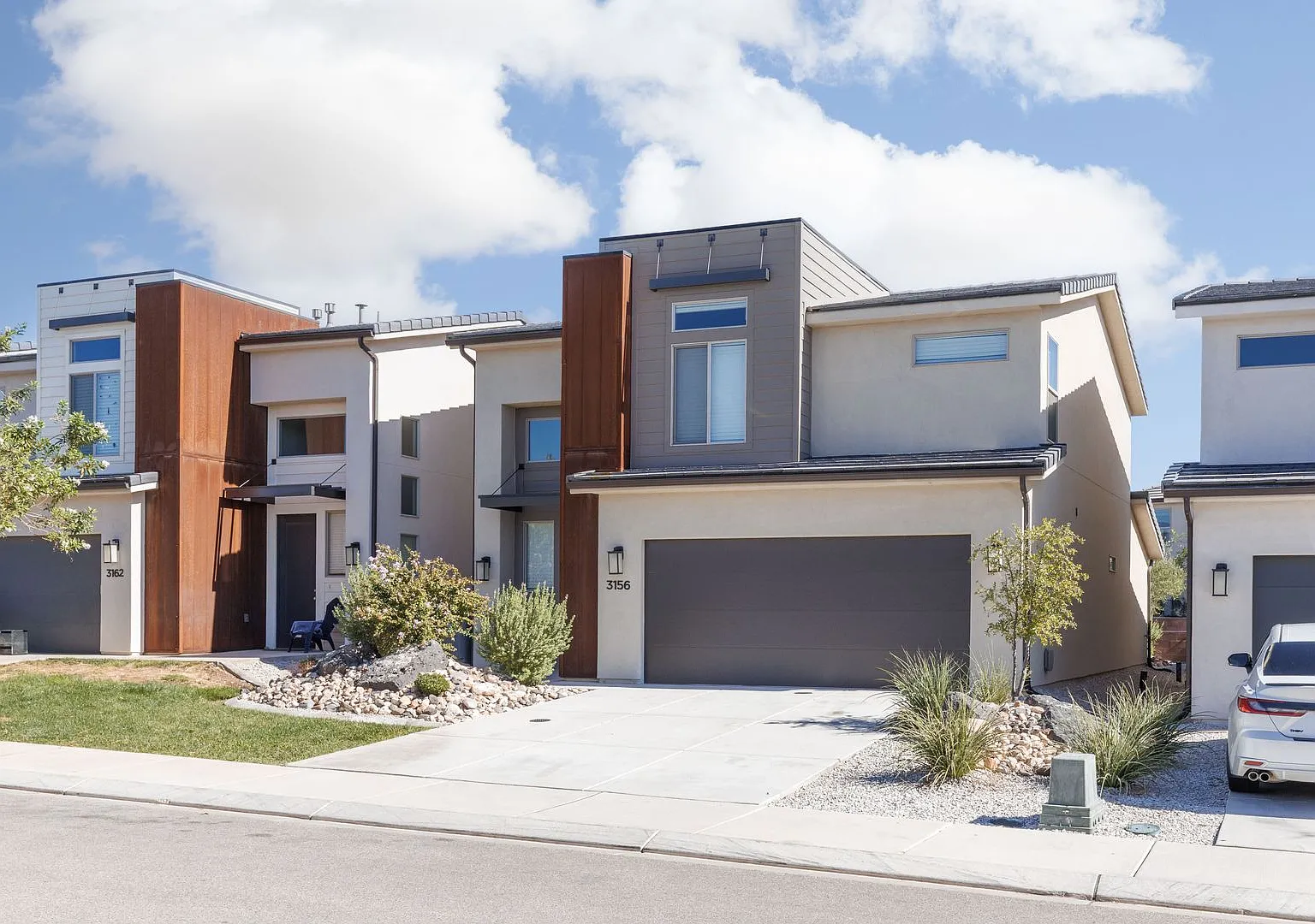 Amazing 4 bed | 2 1/2 bath | 2 car garage in Desert Canyon with washer/dryer/fridge — Photo 1