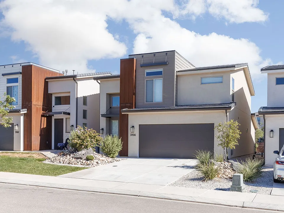 3156 E Sky Rim Way