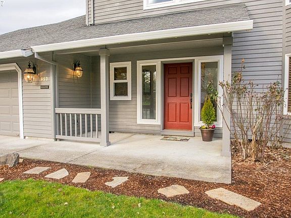 2nd image of 853 NE Creeksedge Dr