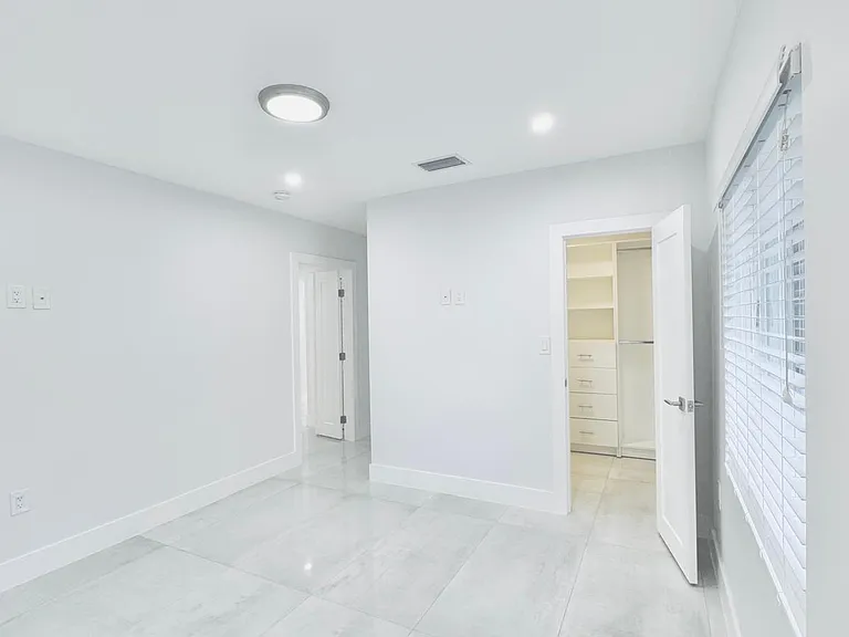 400 NW 48th St — Photo 15
