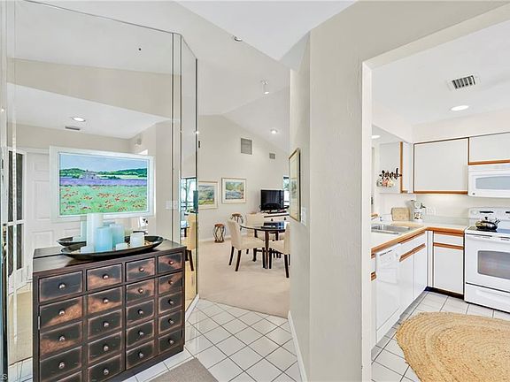 4th image of 606 Courtside DR #F201