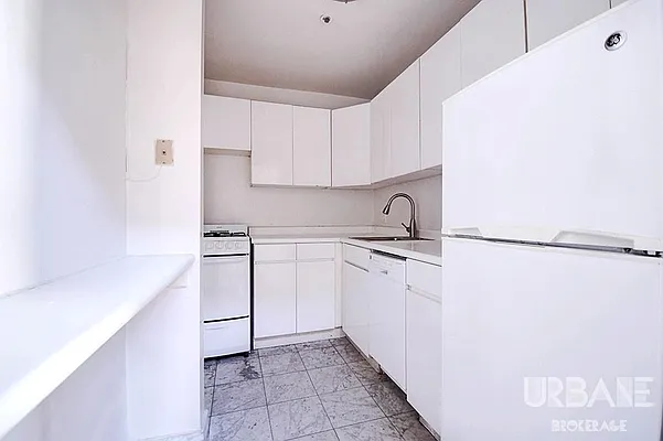 Rented by Urbane Brokerage | media 3