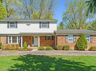 3840 Hollyhock Dr, West Bloomfield, MI 48322