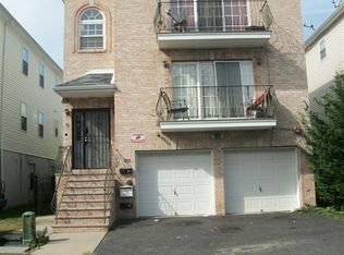 9-11 Lisa Ct, Newark, NJ 07112