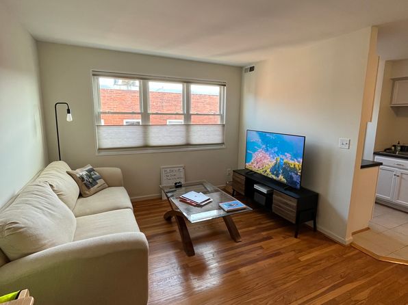 526 Kenyon St NW APT 303