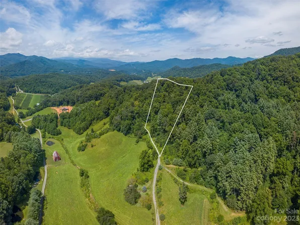 4 Gambrel Hill Rd, Clyde, NC 28721