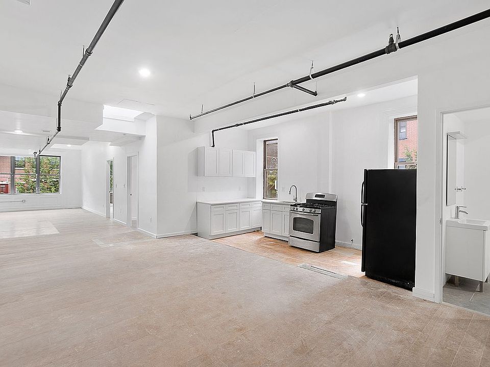 1st image of 154 Stanton St #1