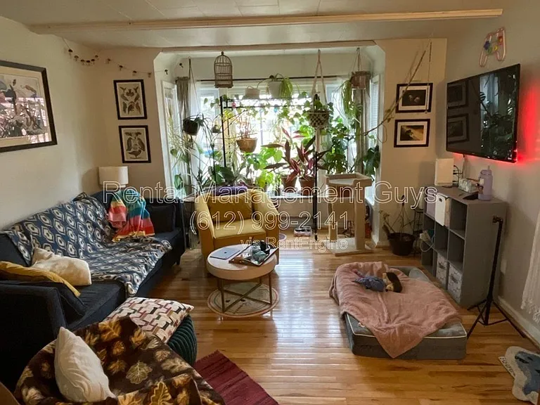 1938 Roblyn Ave #1 — Photo 3