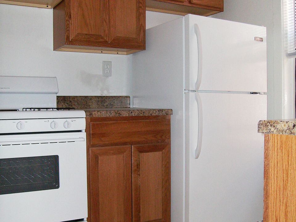 2nd image of 914 W Oakdale Ave APT 1E