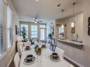 2205 W 11th St APT 412, Houston, TX 77008
