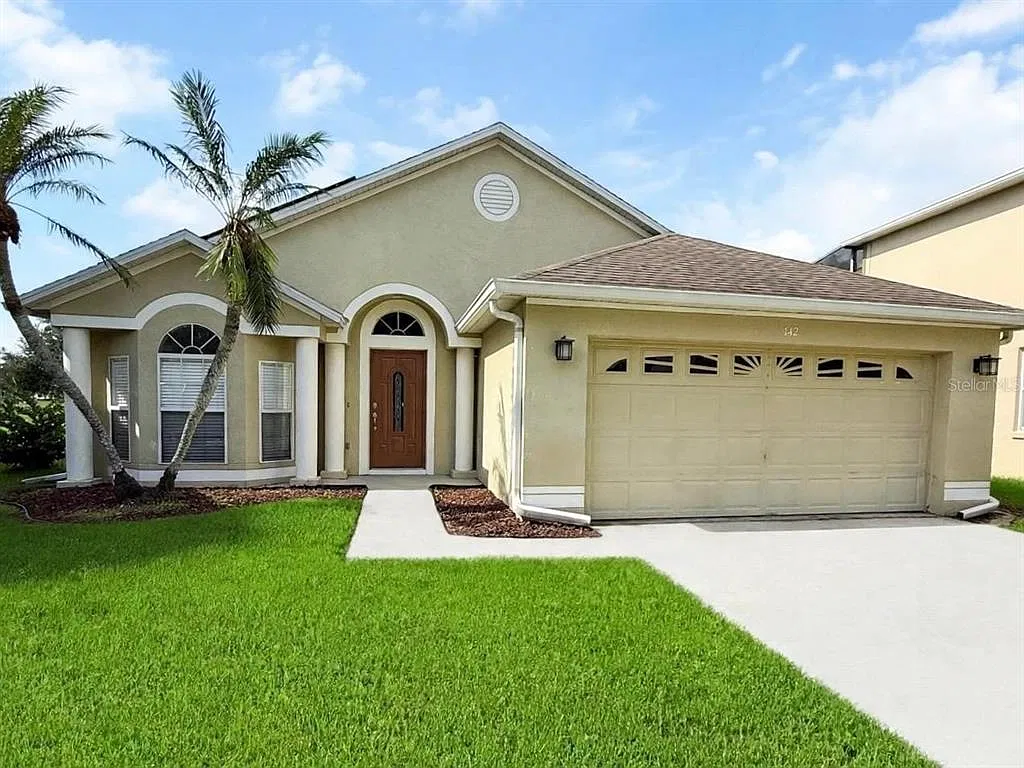 4 bed, 2.0 bath, 1767 sqft, $3,300 — Photo 1