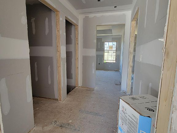 4th image of 1022 Prairie View Dr