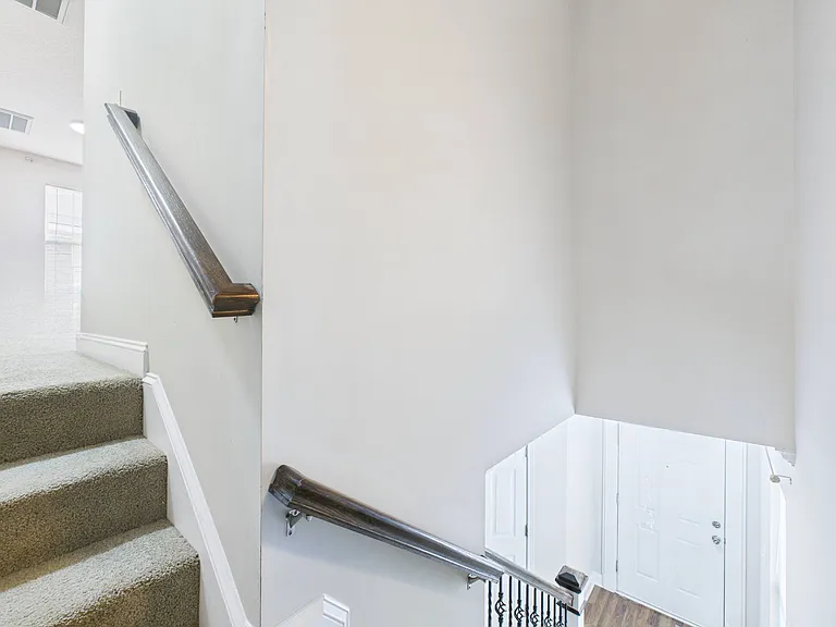 213 Grandview Dr — Photo 16