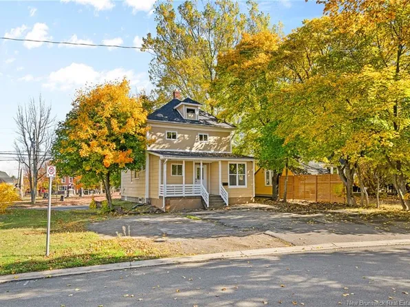 18 McLaughlin Dr, Moncton, NB E1A 4P2