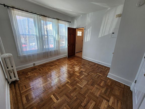 4th image of 726 Quincy Ave