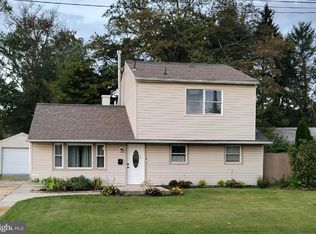 6 N Walnut Cir, West Berlin, NJ 08091