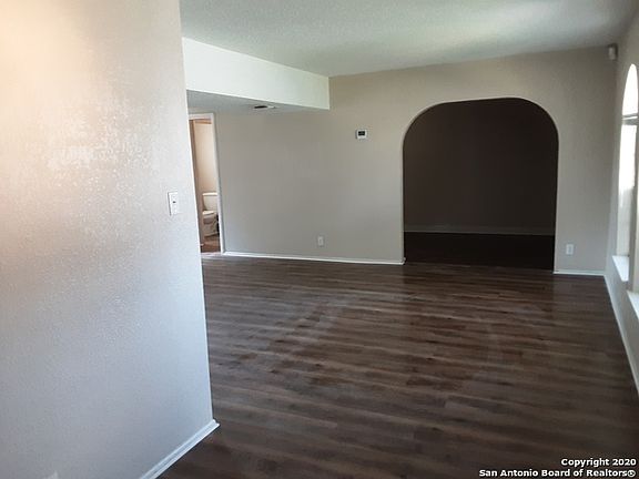 5th image of 5822 Valley Point St