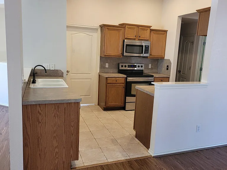 705 Shadowhill St — Photo 4