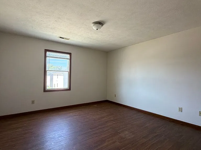 209 Stonewall Ct — Photo 9