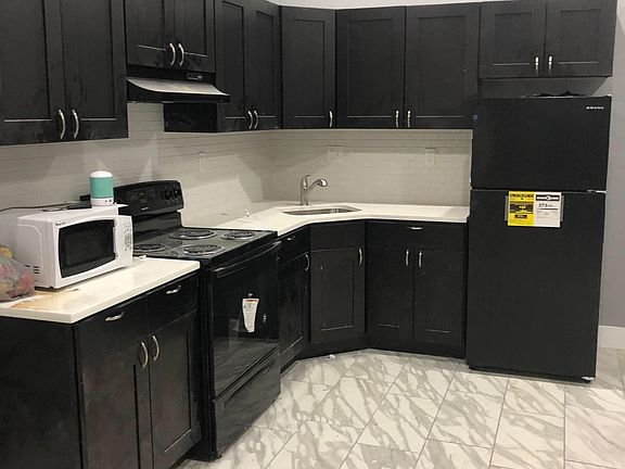 5th image of 301 N 52nd St #000001