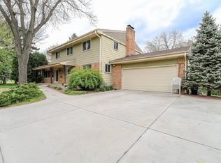 1525 Saint Croix Cir, Golden Valley, MN 55422