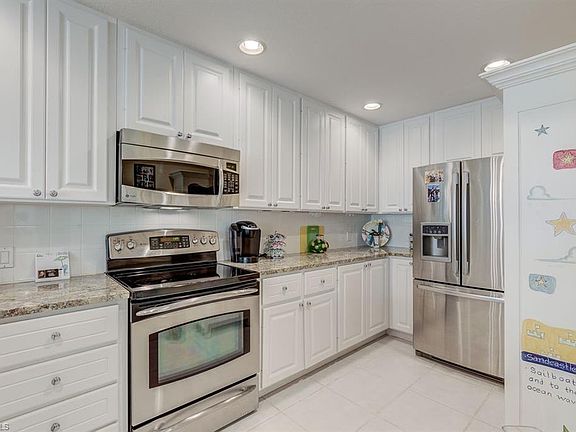 2nd image of 28584 Alessandria Cir