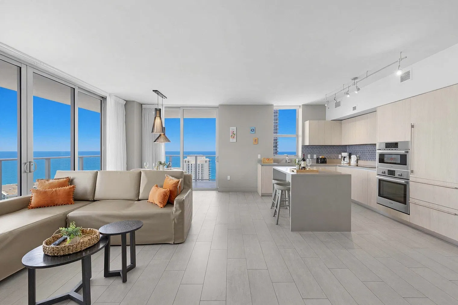 2 bed, 2.0 bath, 1097 sqft, $10,181 — Photo 3
