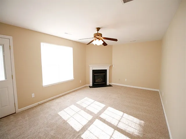 1704 Carlyon Ct — Photo 2