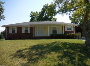 2501 Phoenix Dr, Greensboro, NC 27406