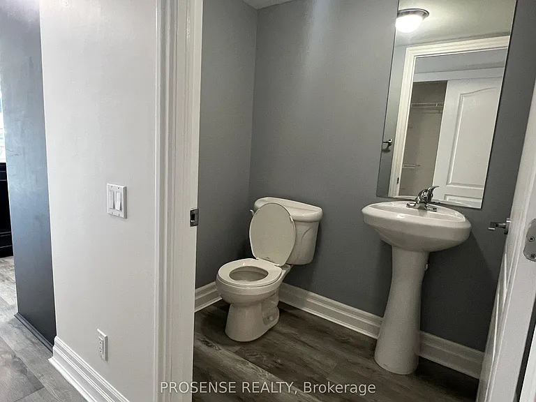 44 Bond St W #204 — Photo 7