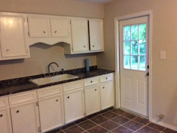 3rd image of 4713 Bluebelle Ln