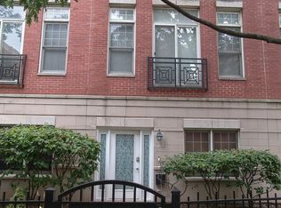 815 W University Ln, Chicago, IL 60608