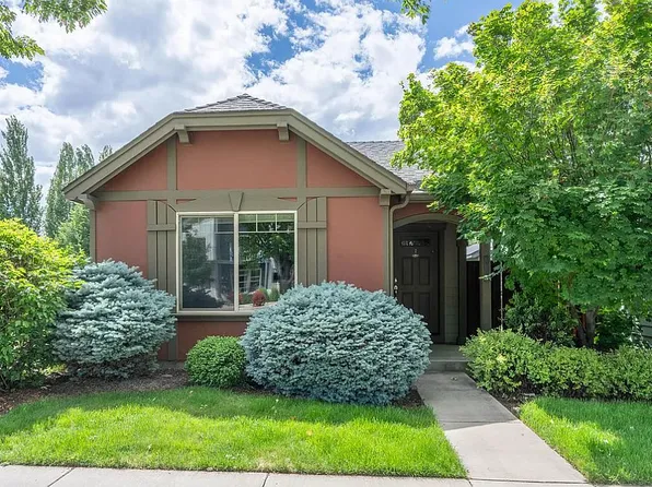 417 NW 27th St, Redmond, OR 97756