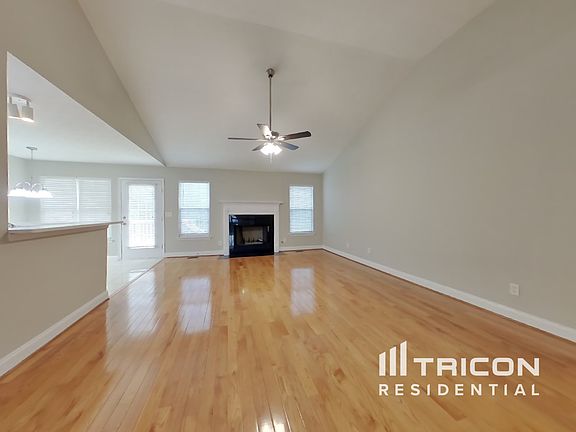 3rd image of 4271 Singletree Dr