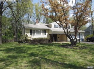 318 Woods End Rd, Westfield, NJ 07090