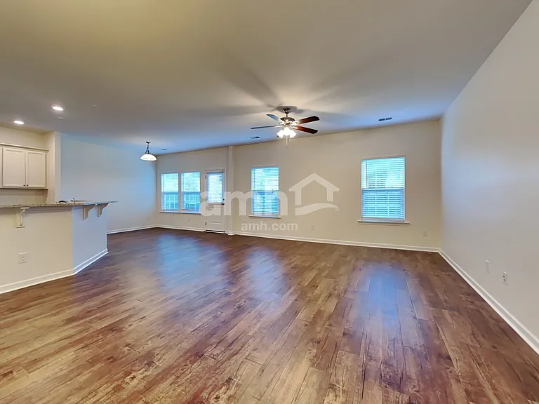 636 Redbud Ln — Photo 7