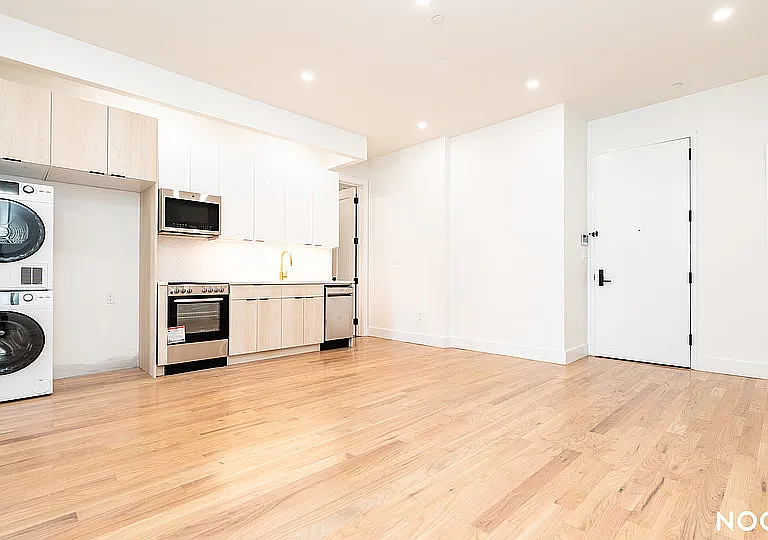 489 Grand St #2C — Photo 2
