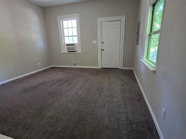 255 Watkins St — Photo 4