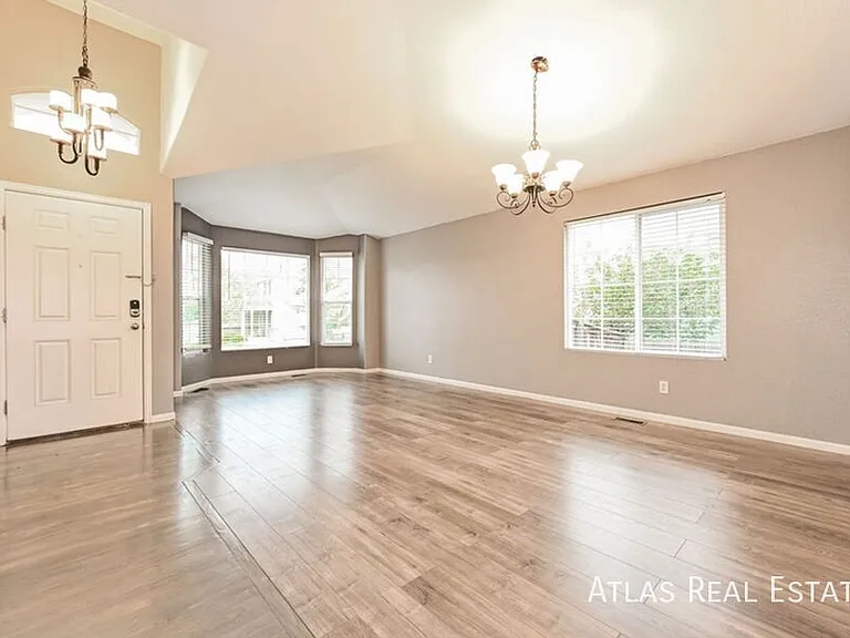 16548 High Desert Way — Photo 3