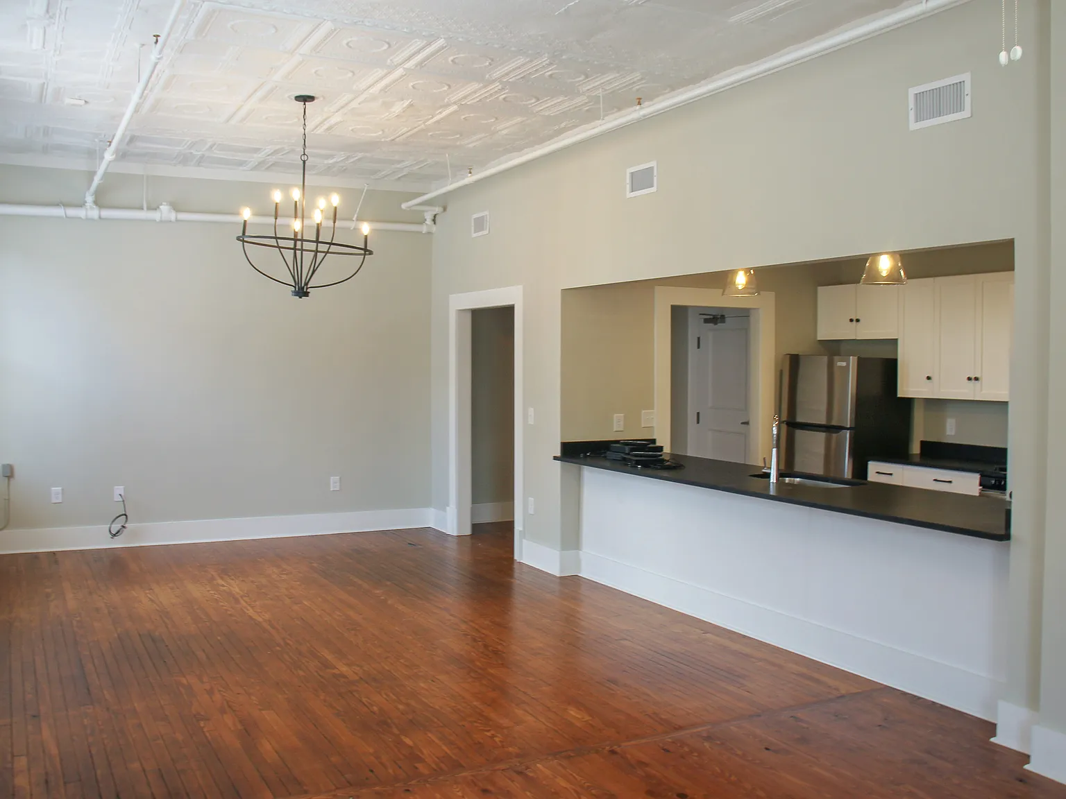 Studio, 1084 sqft, $1,400 — Photo 2