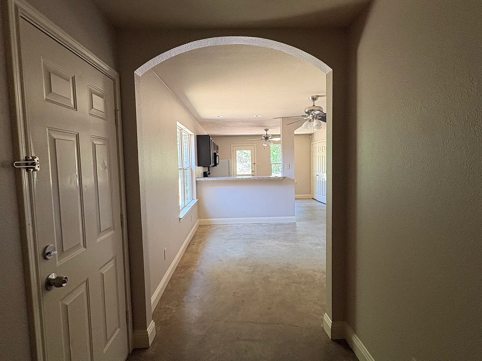 4 bed, 1124 sqft, $2,000 — Photo 2