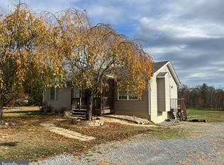 10 Blossom Ter, Berkeley Springs, WV 25411