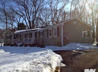 68 Greenhills Rd, Huntington Station, NY 11746