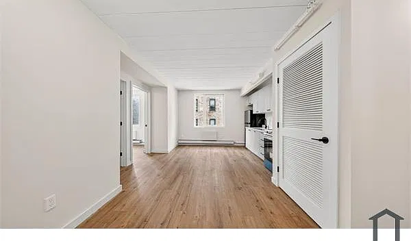 1824 Anthony Ave — Photo 2