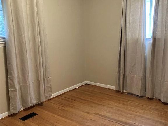 5th image of 4704 Jackson St