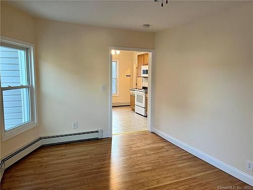 5th image of 46 N Oak Ave Floor 2